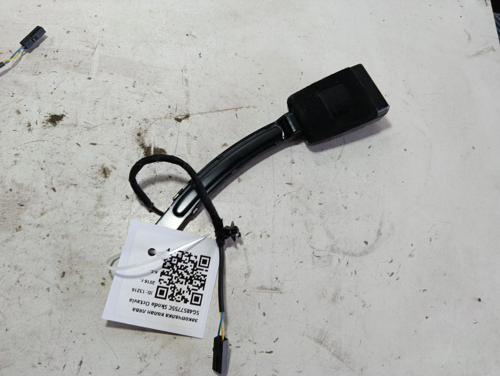 закопчалка колан лява 5G4857755C Skoda Octavia