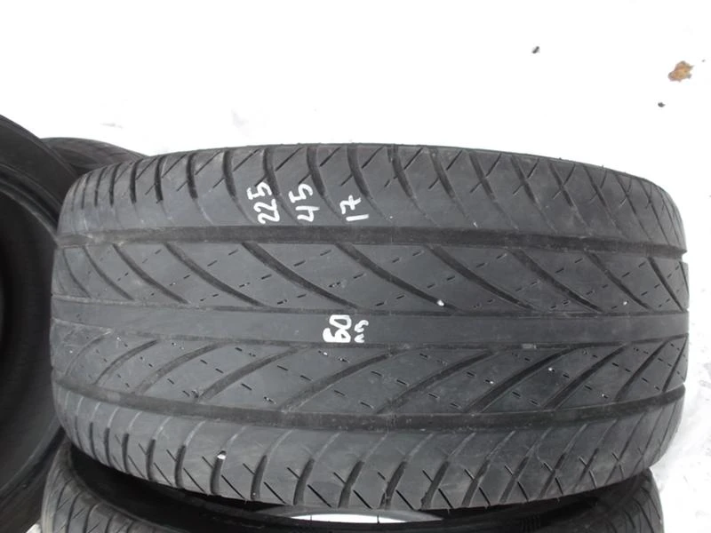 Гуми Летни 225/45R17, снимка 2 - Гуми и джанти - 14464473