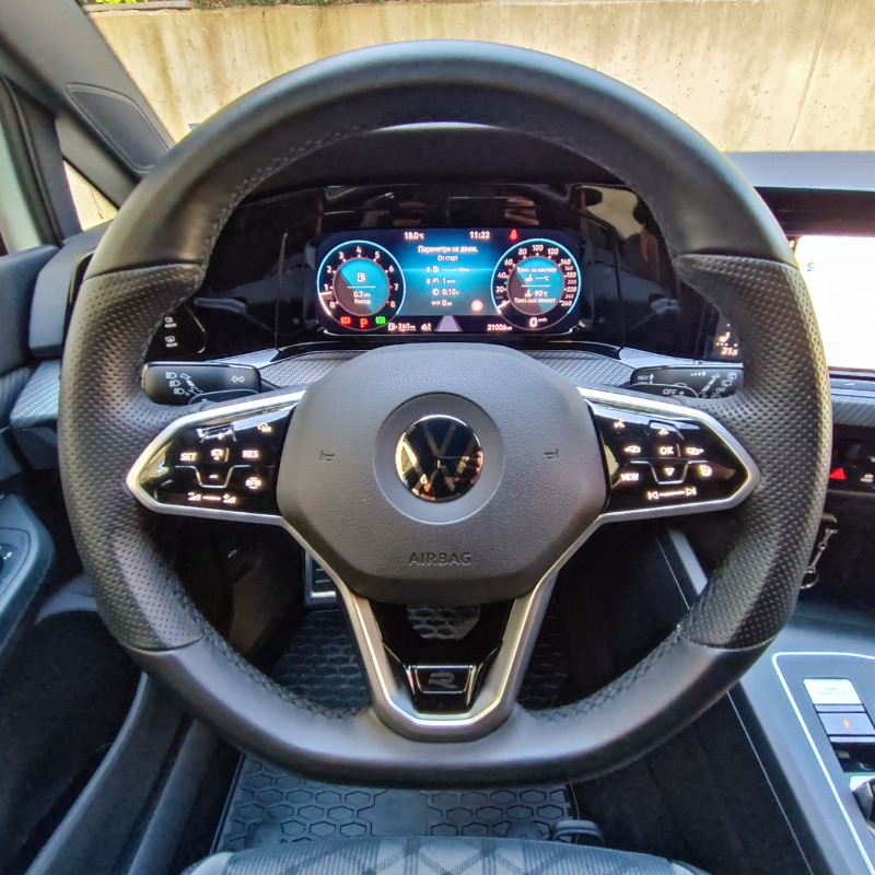 VW Golf R-Line Фабрична гаранция до 04.2027 г., снимка 9 - Автомобили и джипове - 46397393
