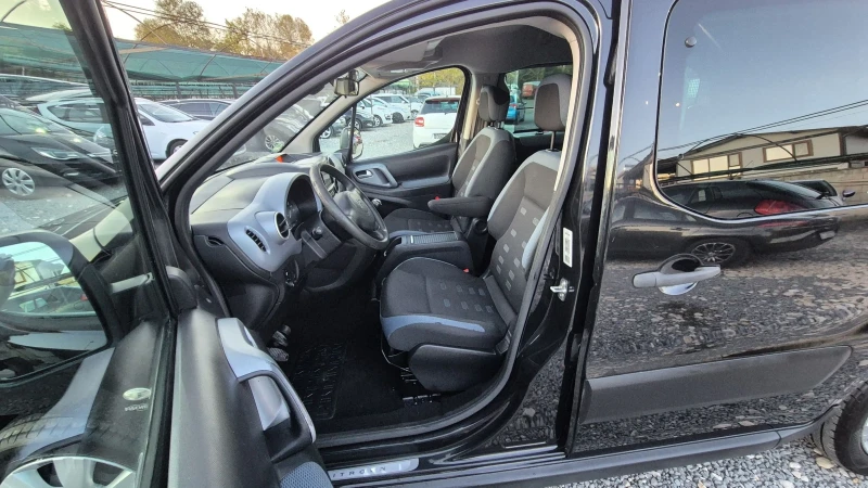 Citroen Berlingo 1.6HDI NAVI, снимка 12 - Автомобили и джипове - 52253792