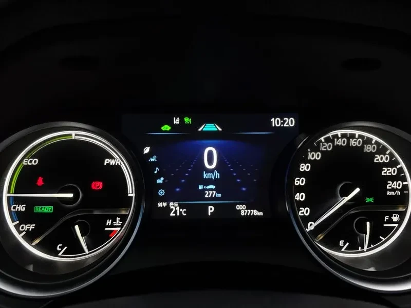 Toyota Camry  2.5 Le Hybrid, снимка 8 - Автомобили и джипове - 56738027