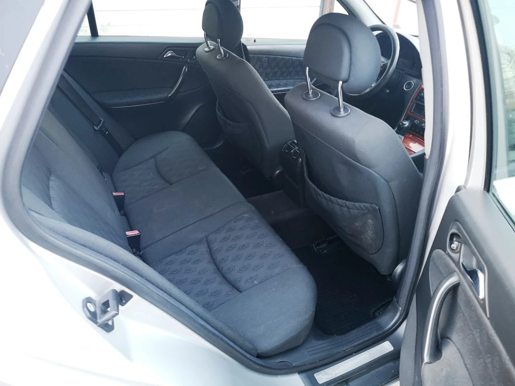 Mercedes-Benz C 200, снимка 8 - Автомобили и джипове - 53811129