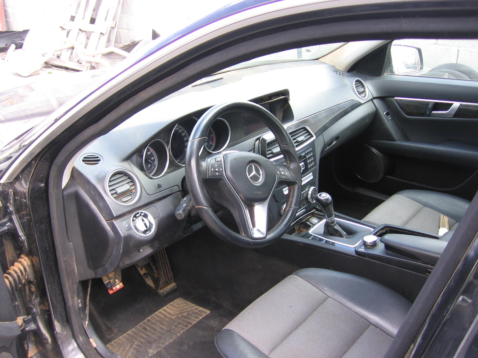 Mercedes-Benz C 220, снимка 3 - Автомобили и джипове - 53984916