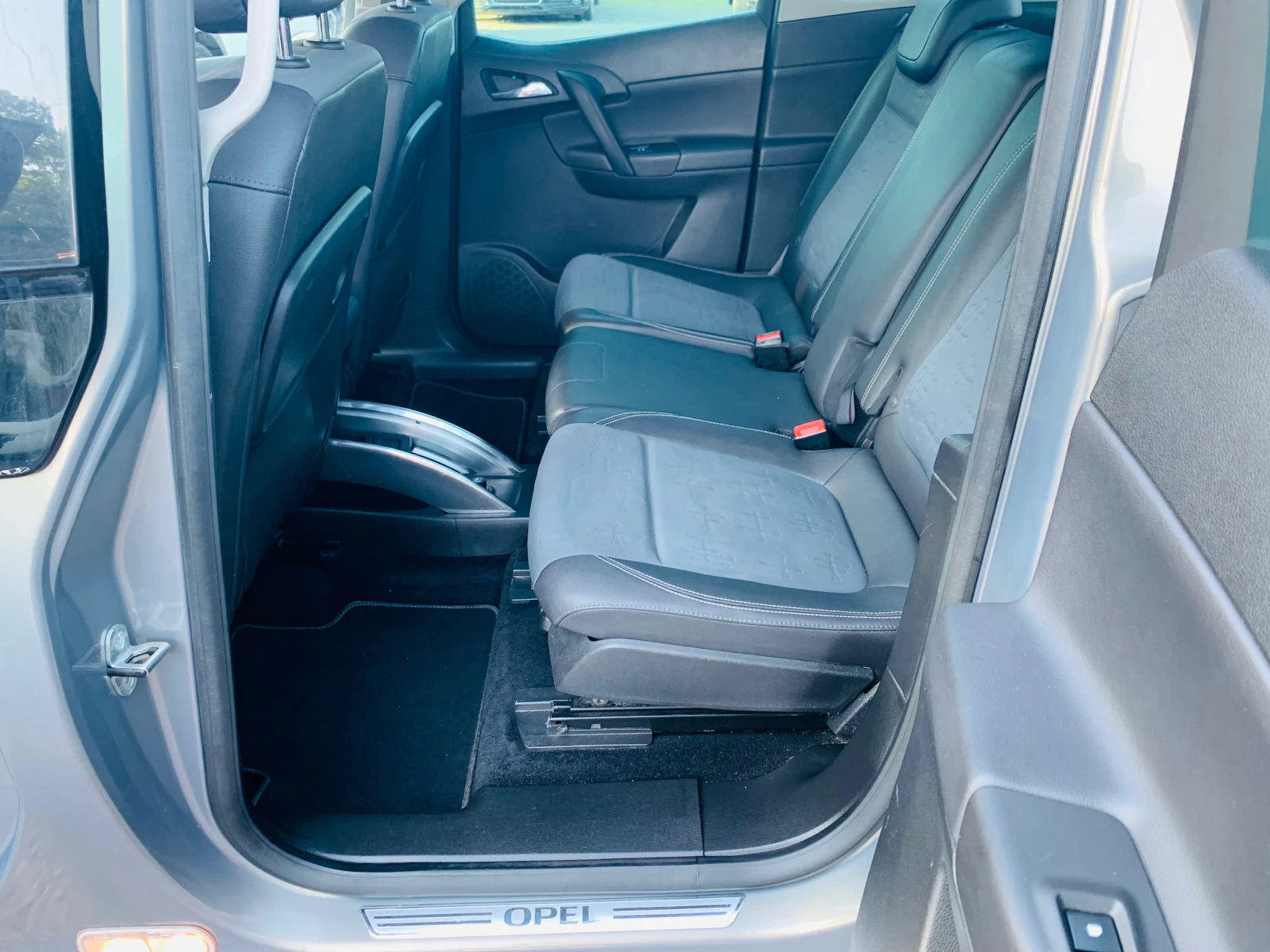 Opel Meriva 1.7cdti COSMO, снимка 12 - Автомобили и джипове - 54985656