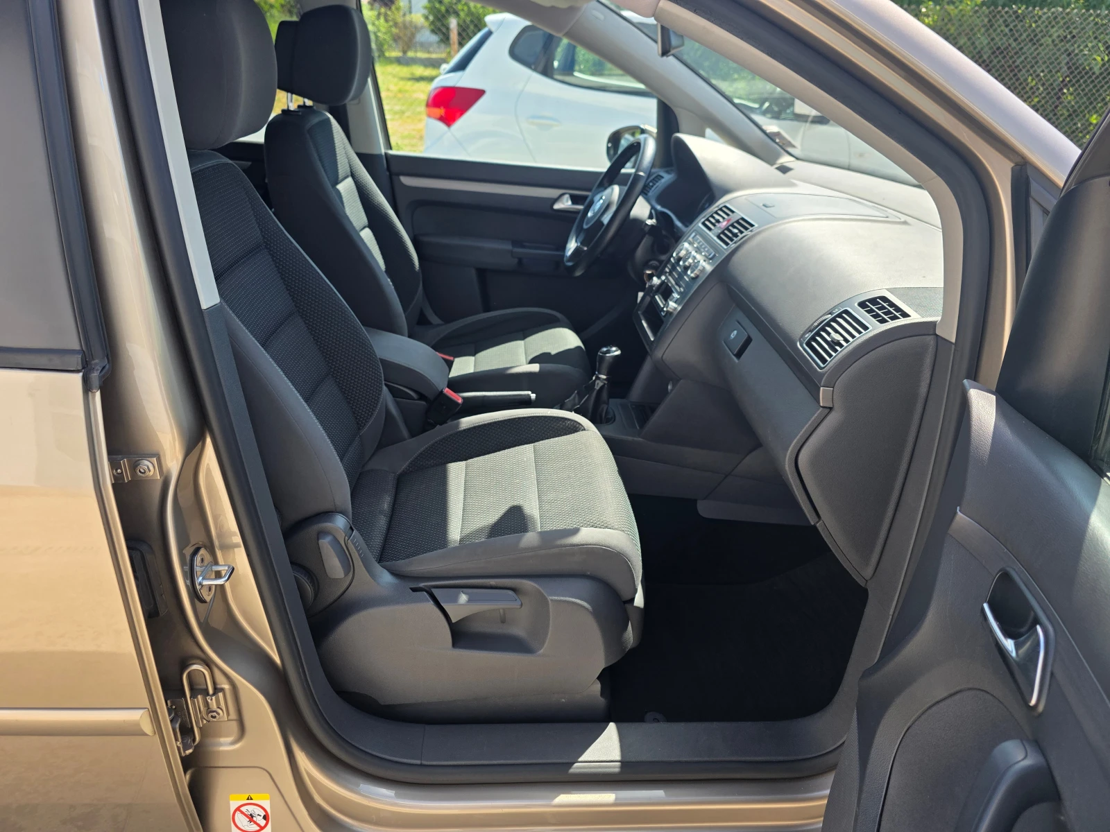 VW Touran 1.6TDI 195000km, снимка 10 - Автомобили и джипове - 55086022