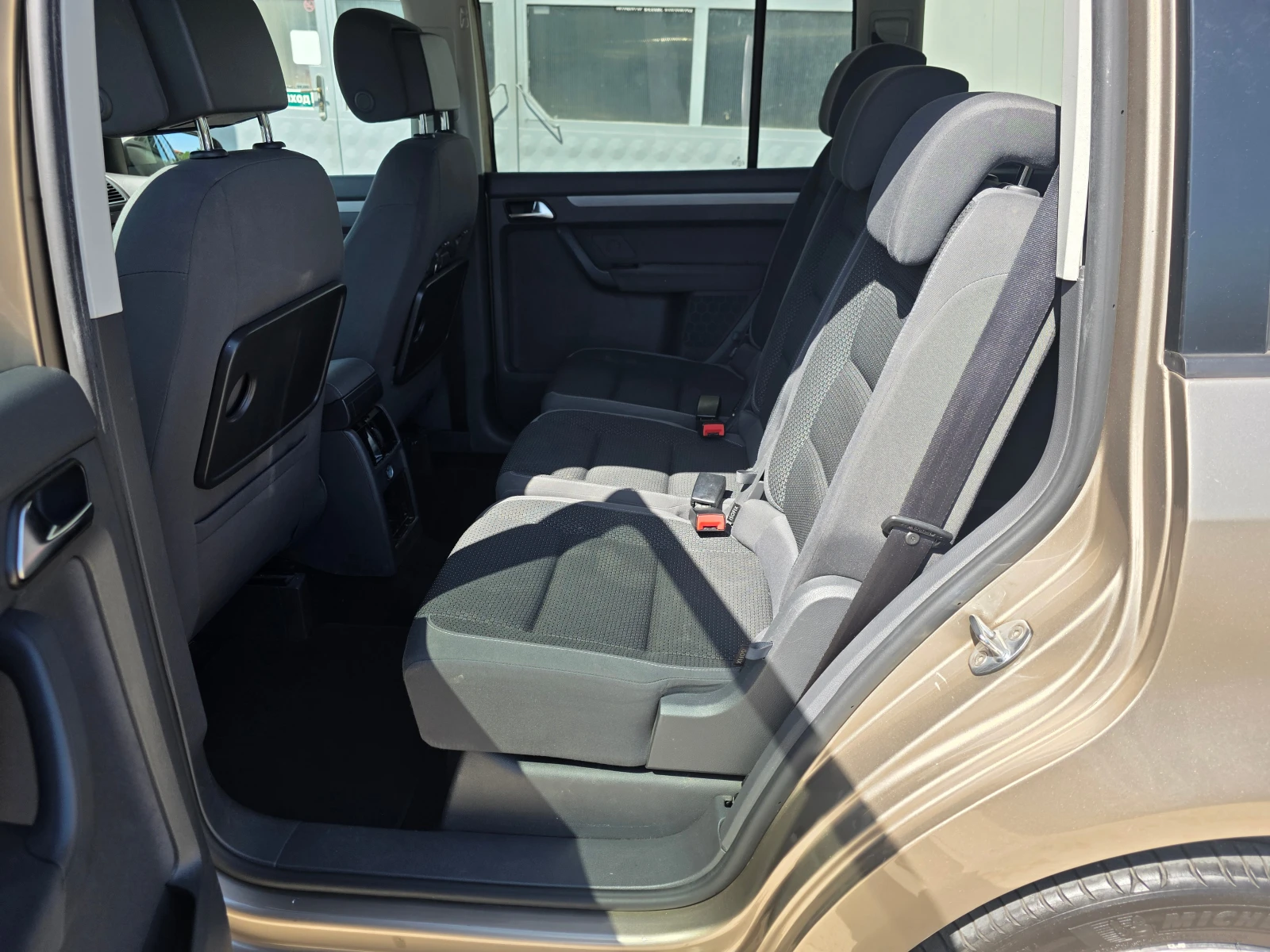 VW Touran 1.6TDI 195000km, снимка 11 - Автомобили и джипове - 55086022