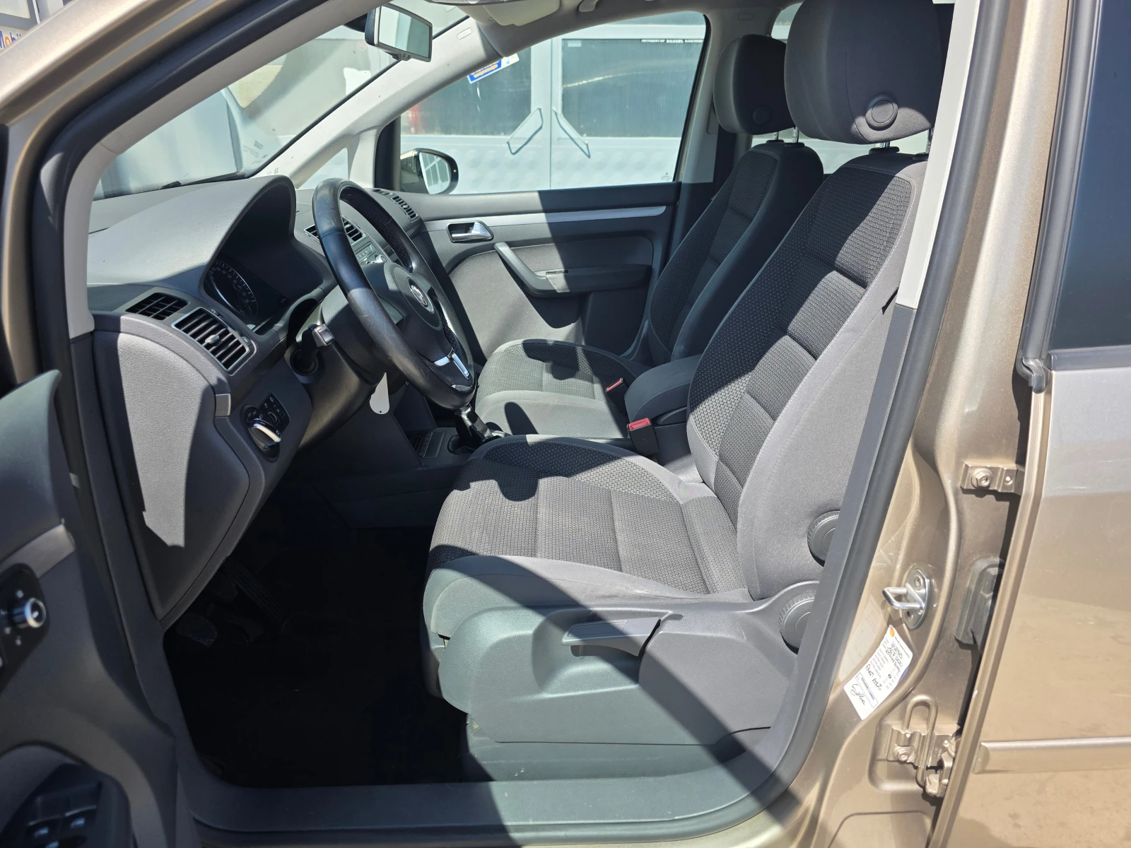 VW Touran 1.6TDI 195000km, снимка 12 - Автомобили и джипове - 55086022