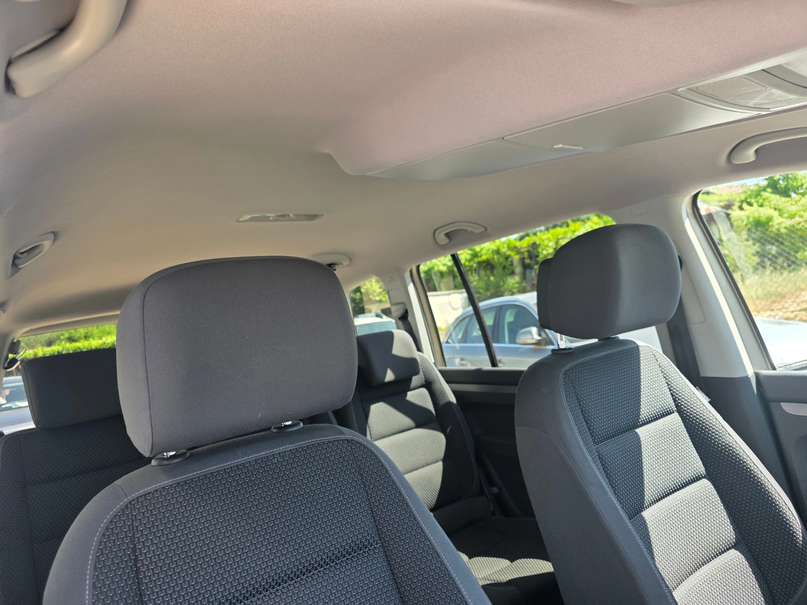 VW Touran 1.6TDI 195000km, снимка 15 - Автомобили и джипове - 55086022