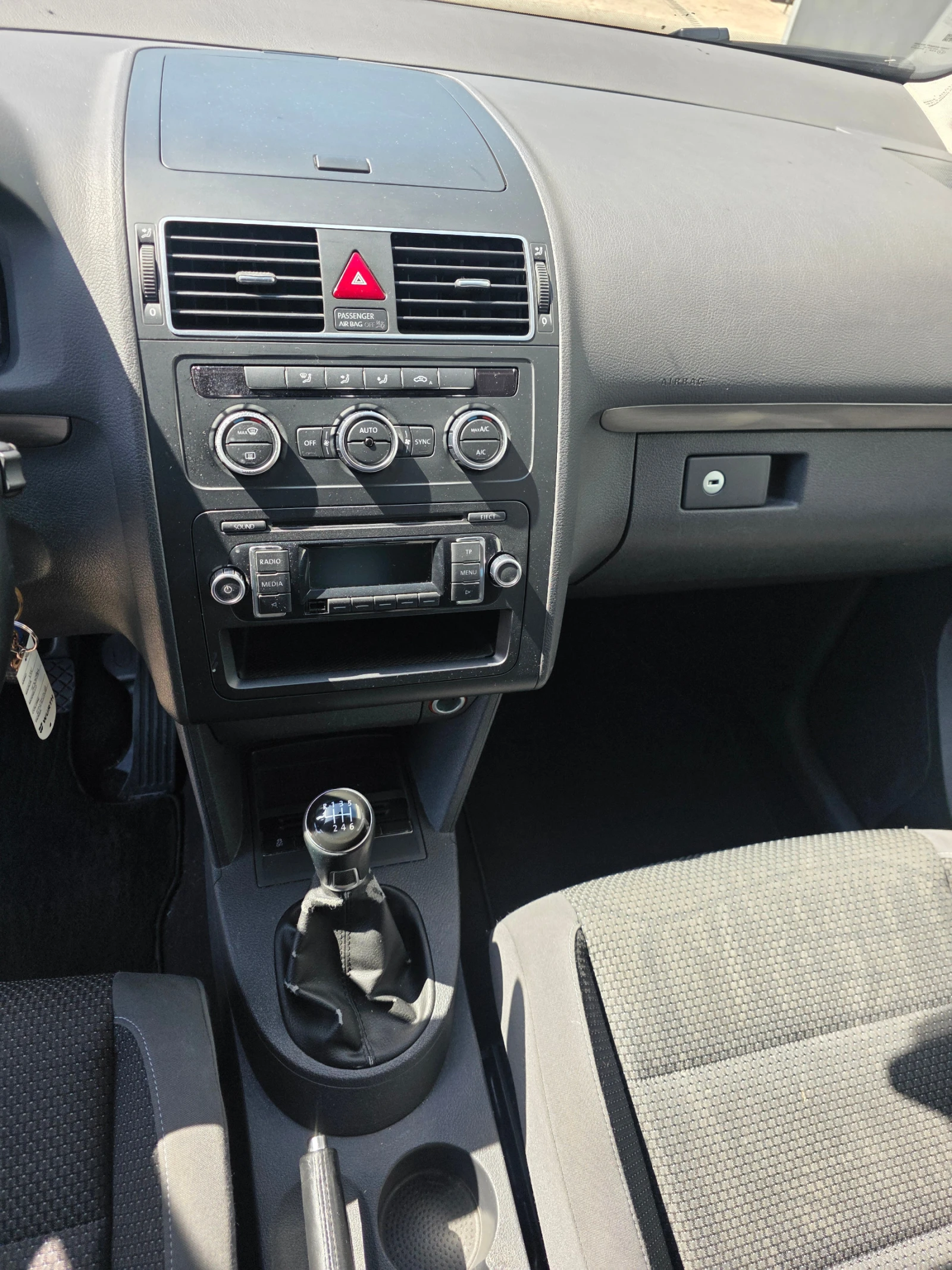 VW Touran 1.6TDI 195000km, снимка 14 - Автомобили и джипове - 55086022