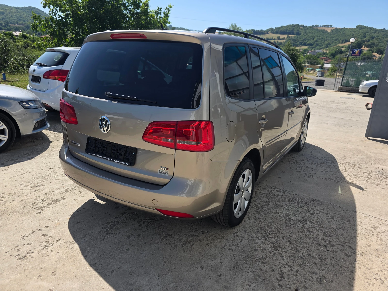 VW Touran 1.6TDI 195000km, снимка 8 - Автомобили и джипове - 55086022