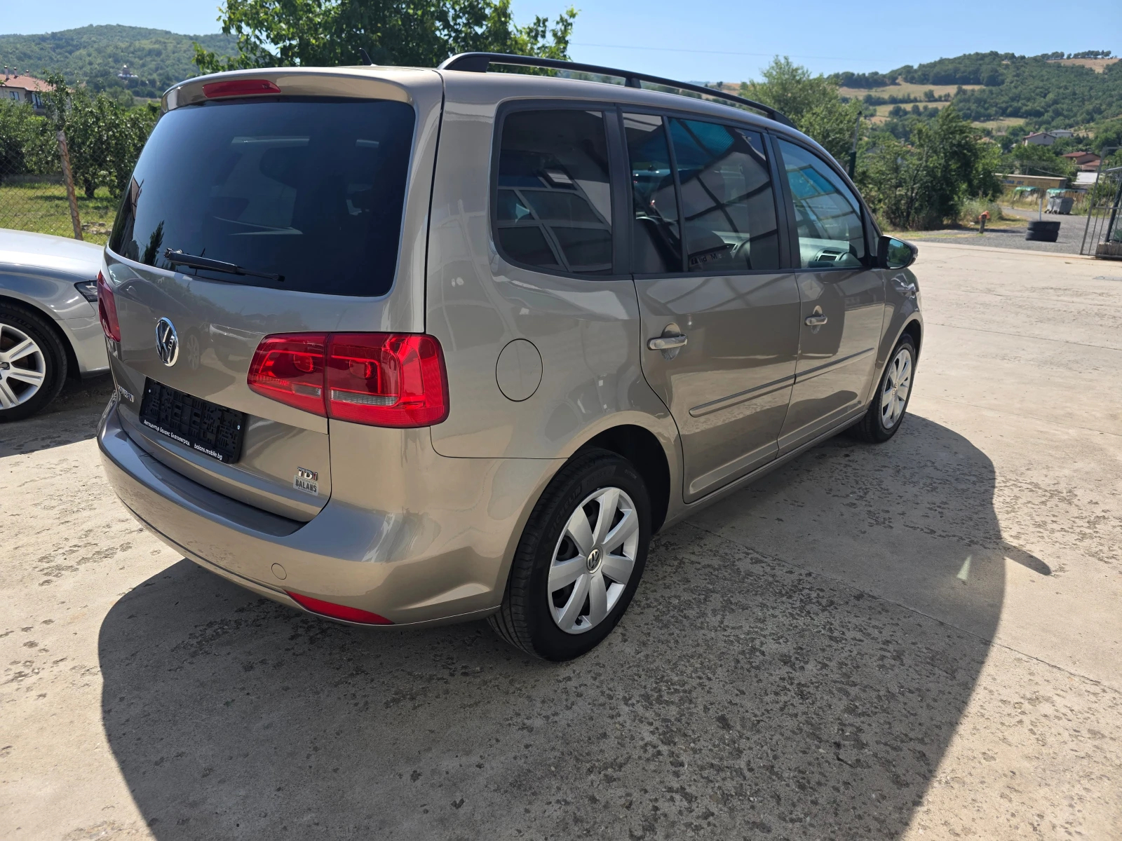 VW Touran 1.6TDI 195000km, снимка 9 - Автомобили и джипове - 55086022