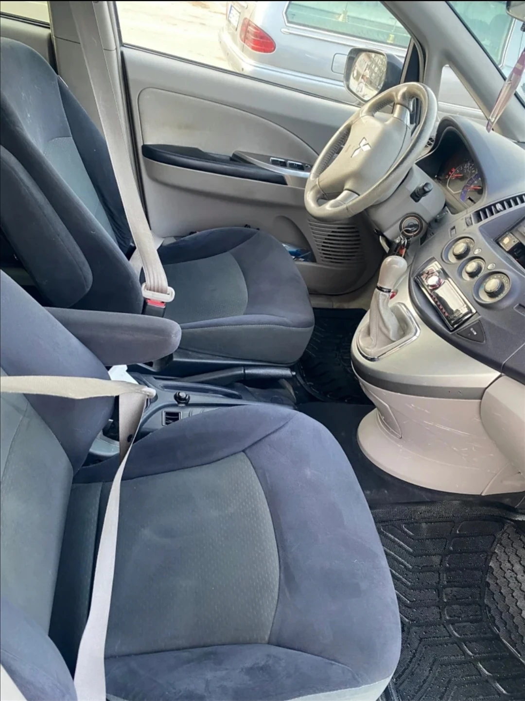 Mitsubishi Grandis, снимка 7 - Автомобили и джипове - 55196157
