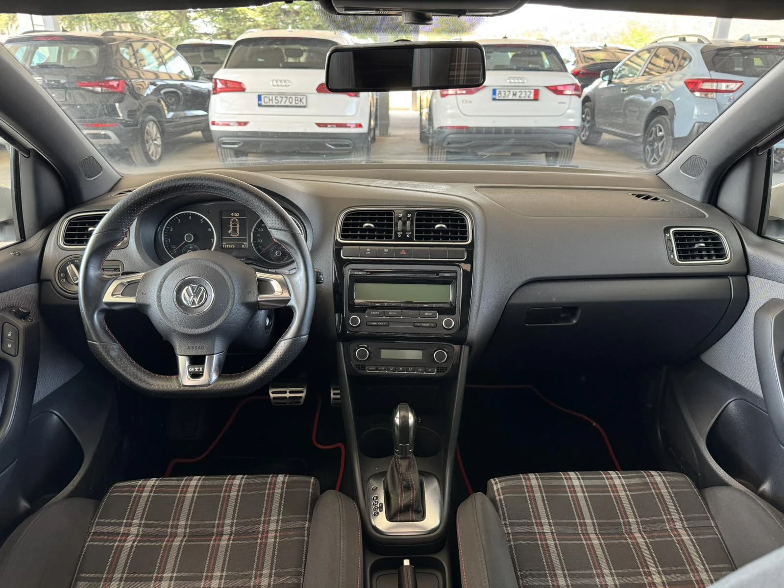 VW Polo GTI* 1.4* 180ps* АВТОМАТ* ПАНОРАМА, снимка 11 - Автомобили и джипове - 55989812