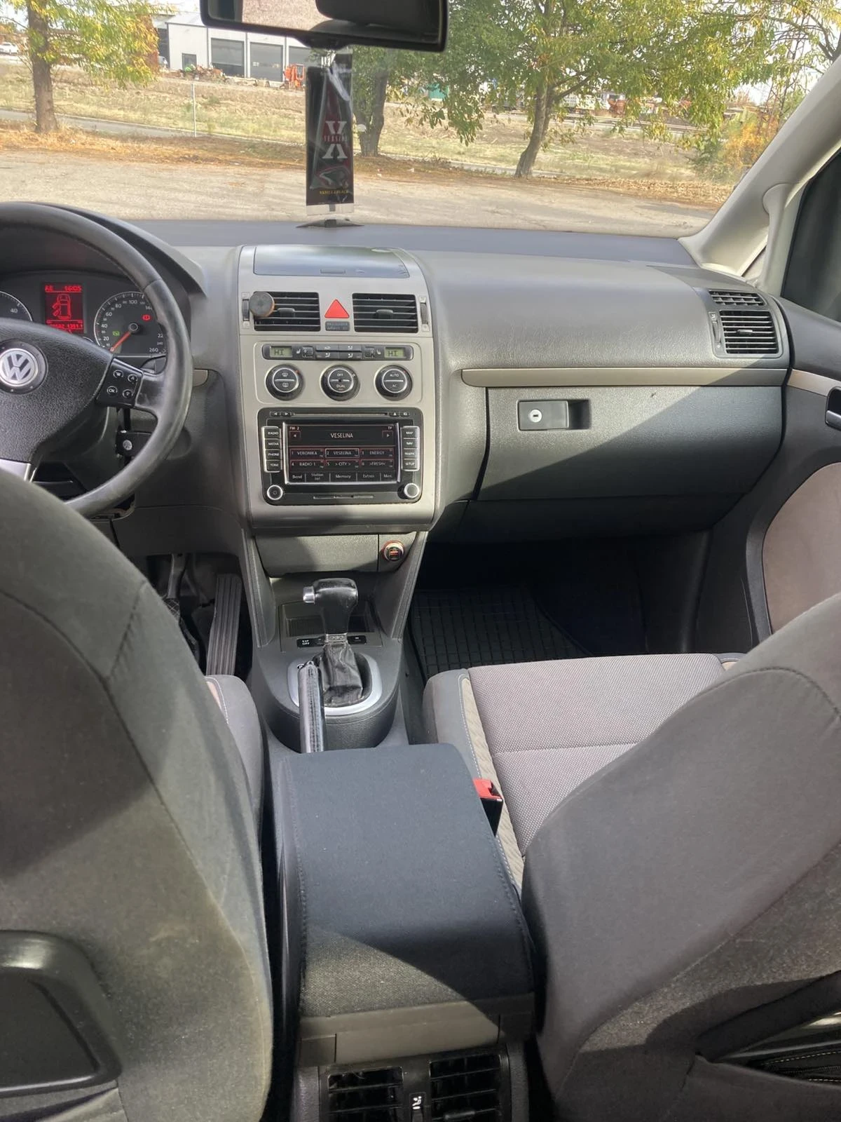 VW Touran, снимка 8 - Автомобили и джипове - 56634914