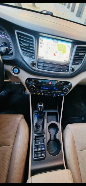 Hyundai Tucson 2.0 CRDI/4WD/СЕРВИЗНА ИСТОРИЯ/FULL ЕКСТРИ/, снимка 12