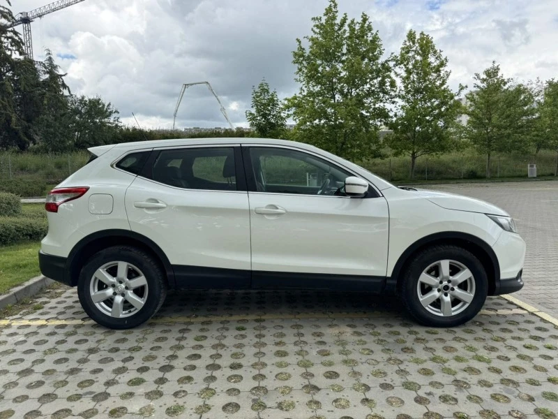 Nissan Qashqai 1.6 d automatic , снимка 6 - Автомобили и джипове - 46440354