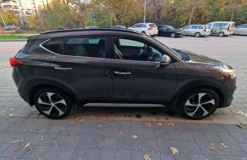 Hyundai Tucson 2.0 CRDI/4WD/СЕРВИЗНА ИСТОРИЯ/FULL ЕКСТРИ/, снимка 6 - Автомобили и джипове - 52422663