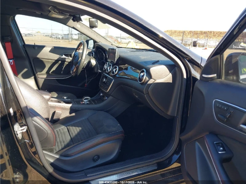 Mercedes-Benz GLA 45 AMG 4MATIC / HARMAN / ПОДГРЕВИ / ПАНОРАМА, снимка 7 - Автомобили и джипове - 52637596