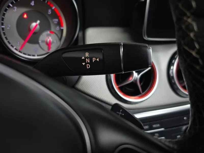Mercedes-Benz GLA 200, снимка 9 - Автомобили и джипове - 55651939
