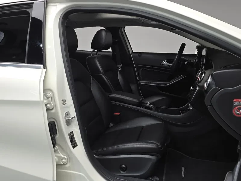 Mercedes-Benz GLA 200, снимка 11 - Автомобили и джипове - 55651939