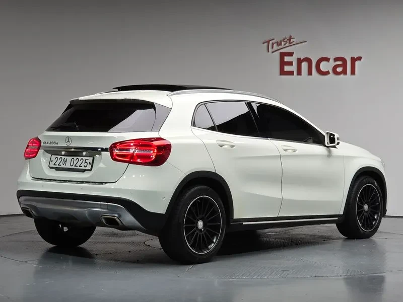 Mercedes-Benz GLA 200, снимка 2 - Автомобили и джипове - 55651939