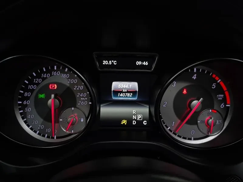 Mercedes-Benz GLA 200, снимка 8 - Автомобили и джипове - 55651939