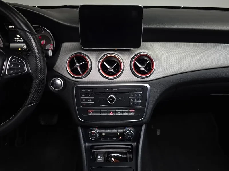 Mercedes-Benz GLA 200, снимка 14 - Автомобили и джипове - 55651939