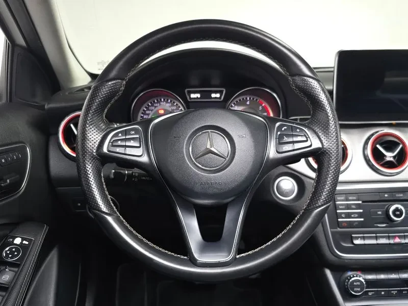 Mercedes-Benz GLA 200, снимка 13 - Автомобили и джипове - 55651939
