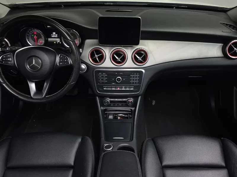 Mercedes-Benz GLA 200, снимка 7 - Автомобили и джипове - 55651939