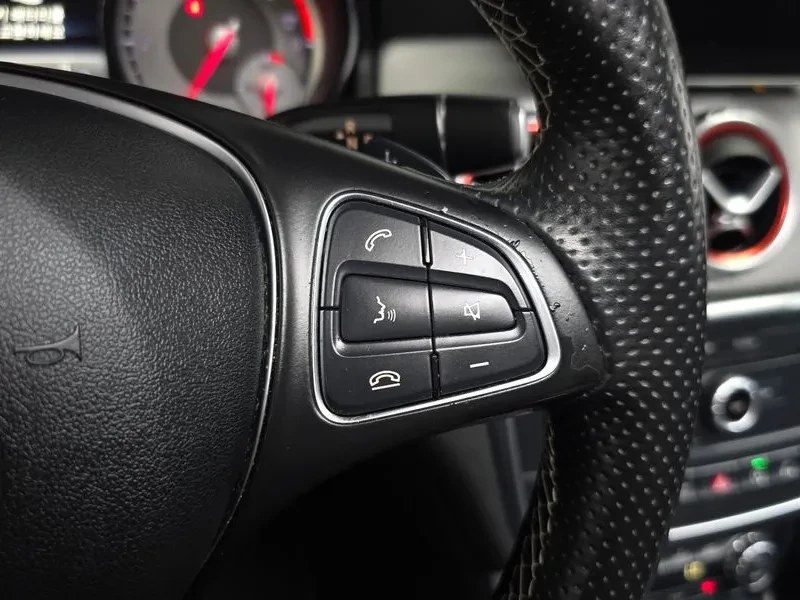 Mercedes-Benz GLA 200, снимка 15 - Автомобили и джипове - 55651939