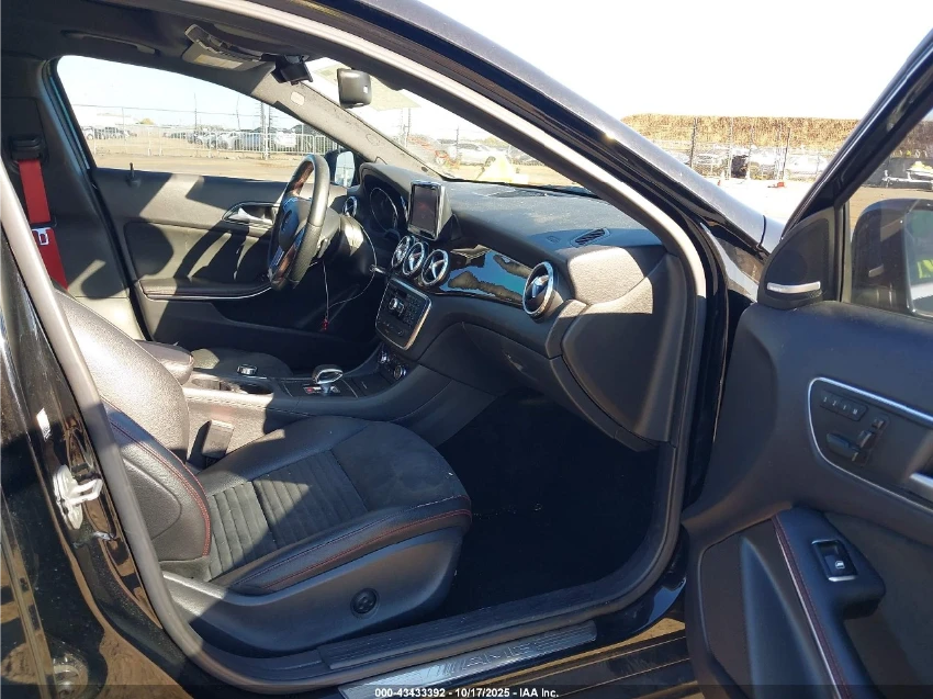 Mercedes-Benz GLA 45 AMG 4MATIC / HARMAN /  /  | Mobile.bg   7