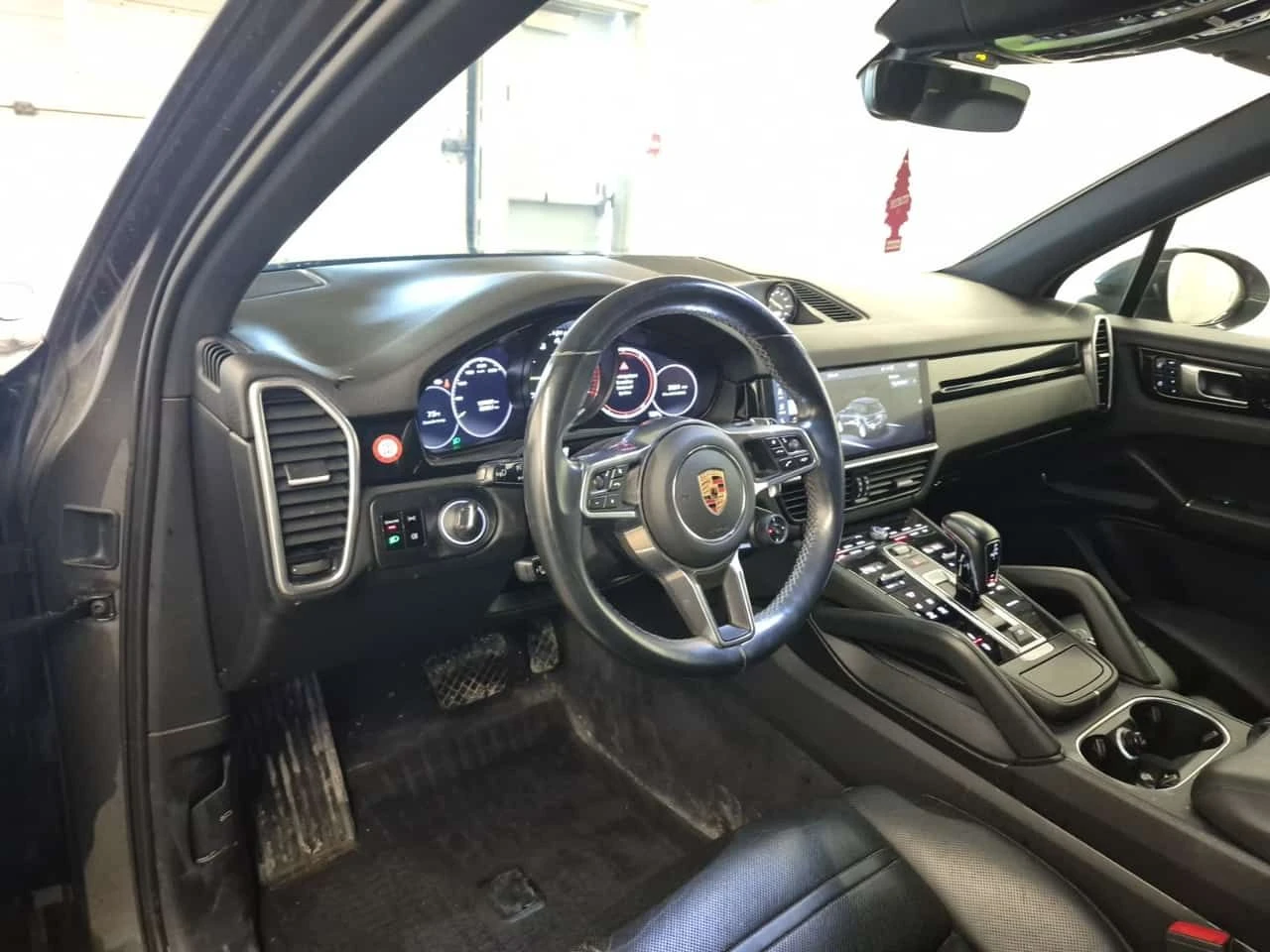 Porsche Cayenne E-Hybrid | PANO | 2 KEYS | ПОДГРЕВИ  - изображение 10