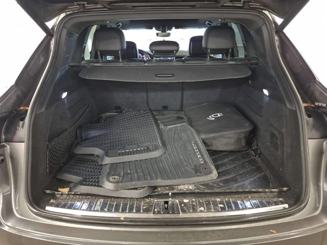 Porsche Cayenne E-Hybrid | PANO | 2 KEYS | ПОДГРЕВИ , снимка 14 - Автомобили и джипове - 53740748