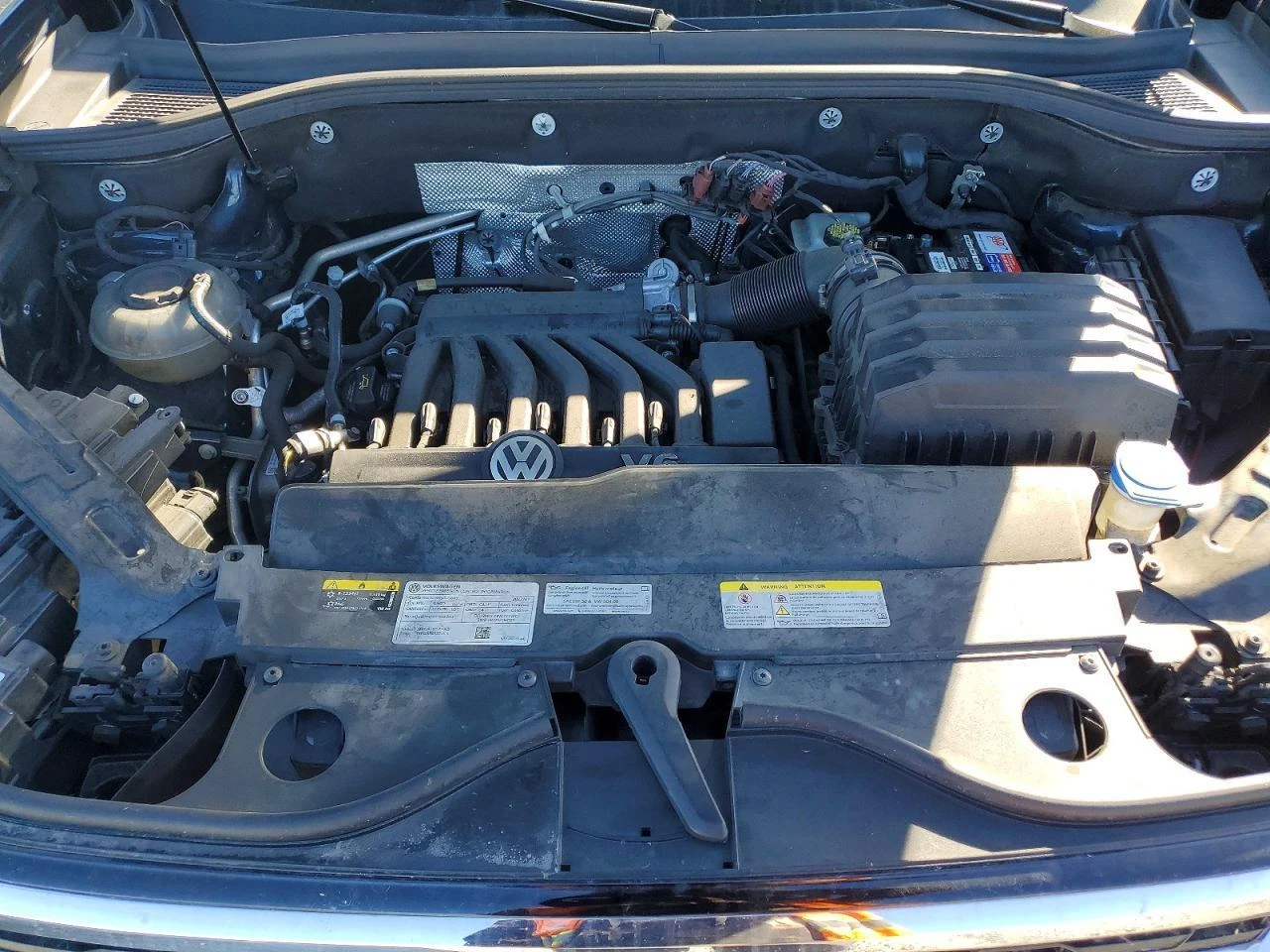 VW Atlas * ДИГИТАЛНО* ТАБЛО* КАМЕРА* КОЖА* ПОДГРЕВ* , снимка 11 - Автомобили и джипове - 53853125