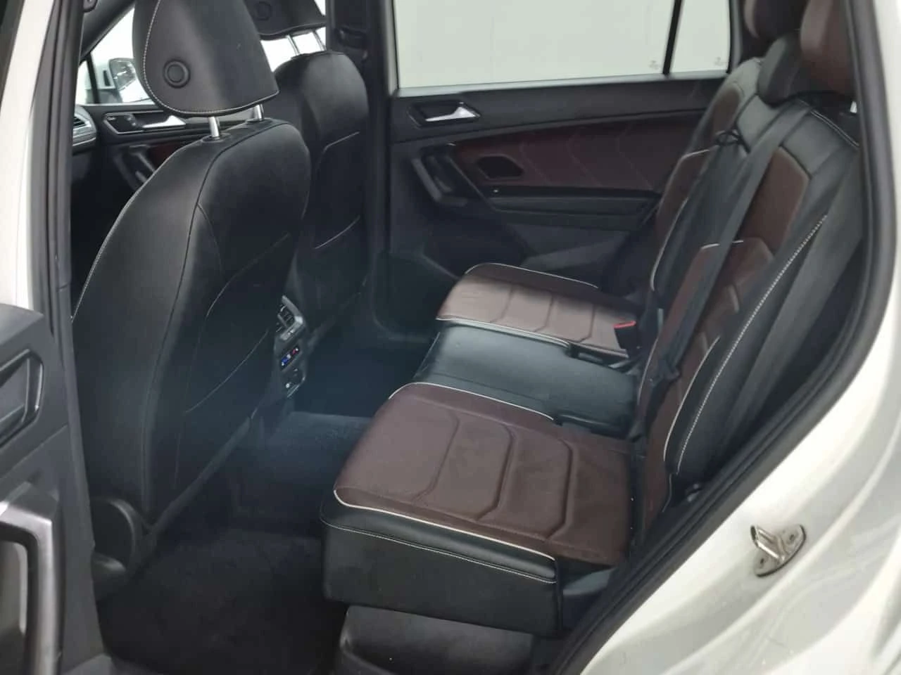 VW Tiguan * HIGHLINE R LINE * CARFAX * ЦЕНА ДО БГ, снимка 13 - Автомобили и джипове - 54236957