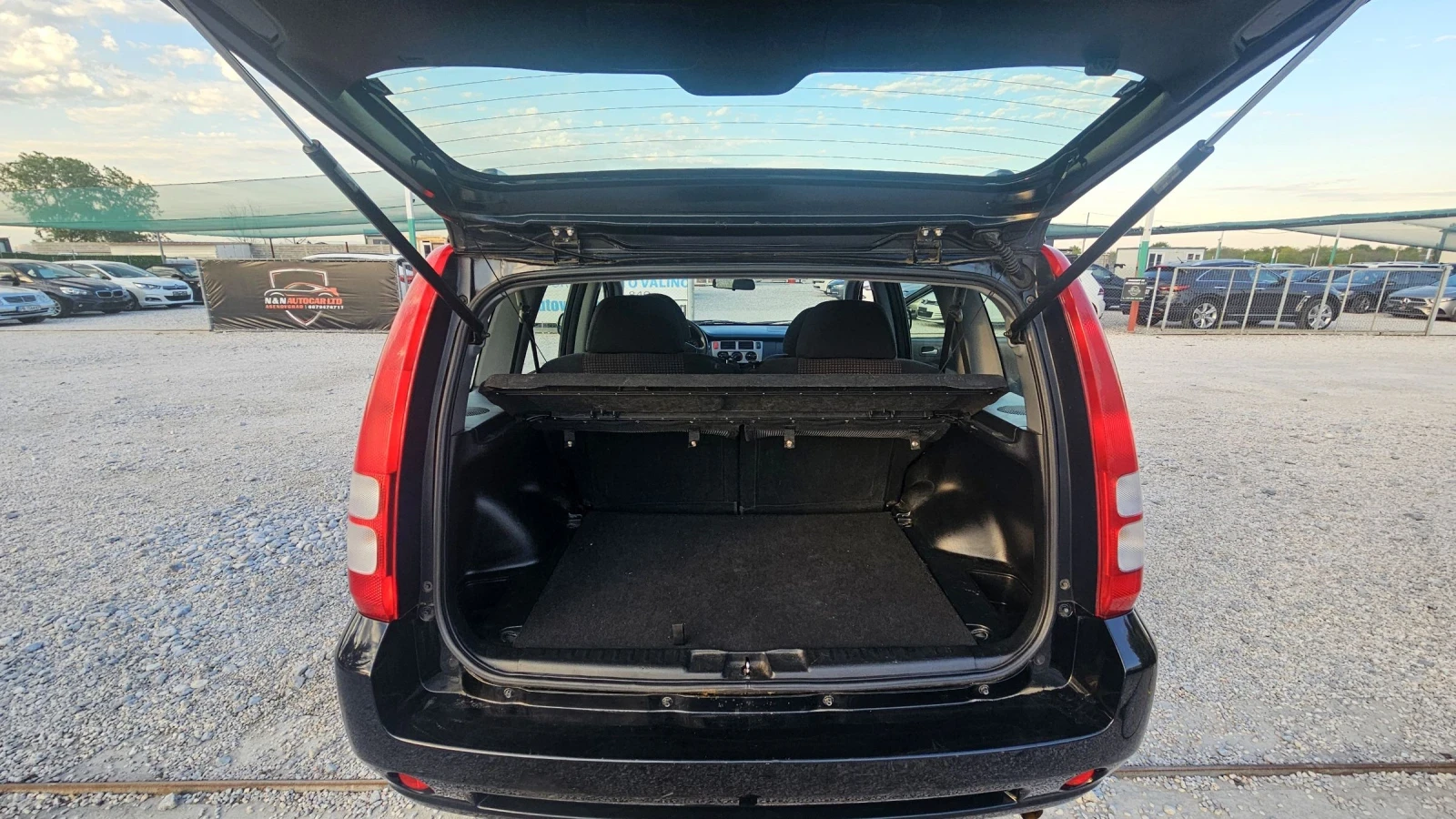 Honda Hr-v 1.6i 4?4 Клима.4врати.ТОП.състояние, снимка 14 - Автомобили и джипове - 54444461
