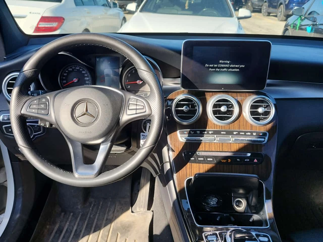 Mercedes-Benz GLC 300 ДИСТРОНИК/360КАМ/ПОДГРЕВ/ПАНО/CARFAX/ФИНАНСИРАНЕ , снимка 10 - Автомобили и джипове - 54859119