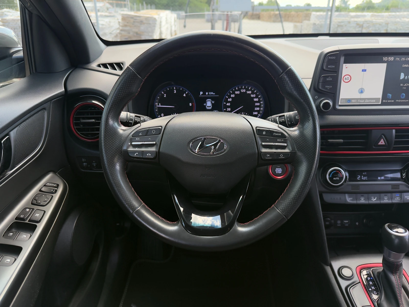 Hyundai Kona 1.6 CRDI Автомат/Сервизна история/Head-up/Лизинг, снимка 12 - Автомобили и джипове - 55062644