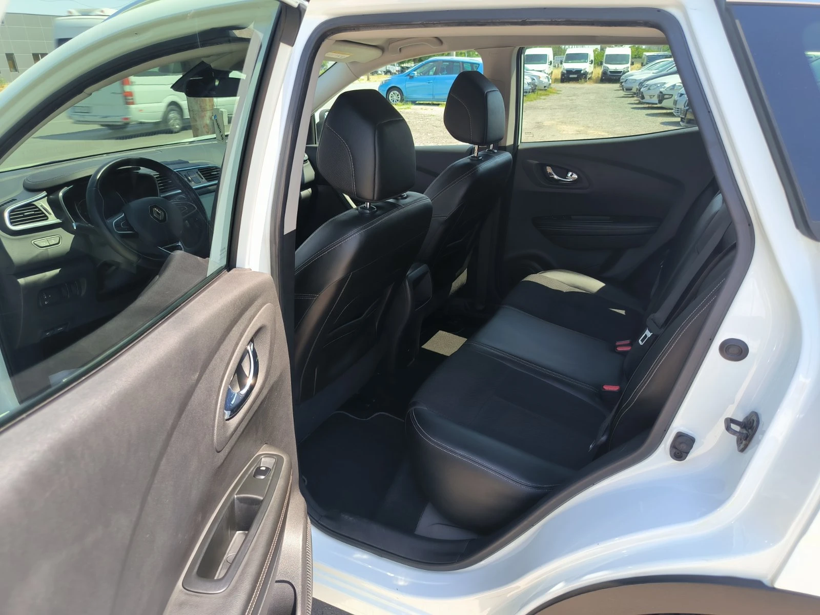 Renault Kadjar 1.5d-6sk-Navi-Keyless-Kamera-Euro-6B, снимка 16 - Автомобили и джипове - 55274596
