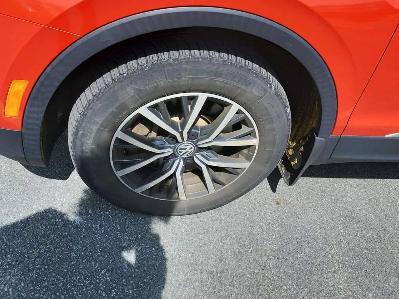 VW Tiguan SE/CARFAX/КОЖА/ПАНОРАМА/2 КЛЮЧА, снимка 6 - Автомобили и джипове - 55468884