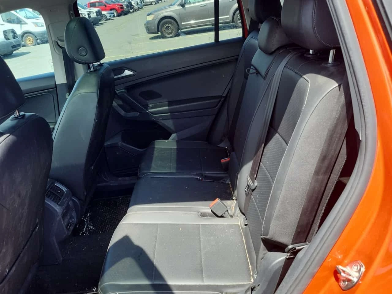 VW Tiguan SE/CARFAX/КОЖА/ПАНОРАМА/2 КЛЮЧА, снимка 12 - Автомобили и джипове - 55468884