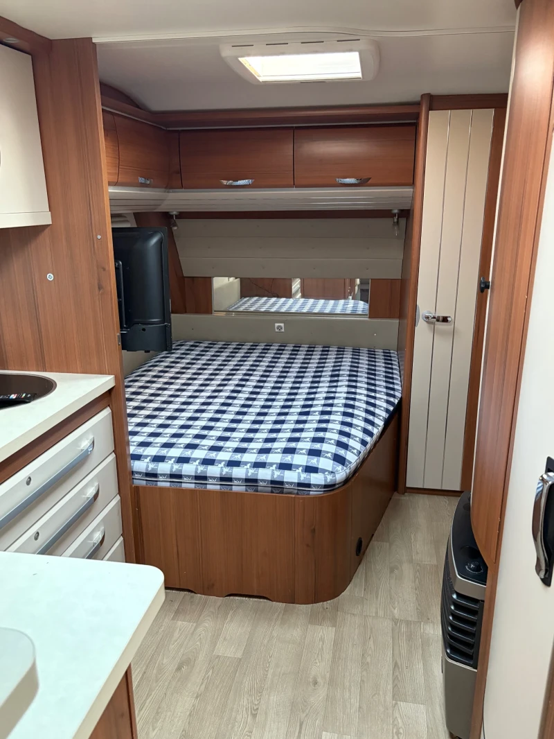 Каравана Hobby Premium 560 , снимка 8 - Каравани и кемпери - 52488059