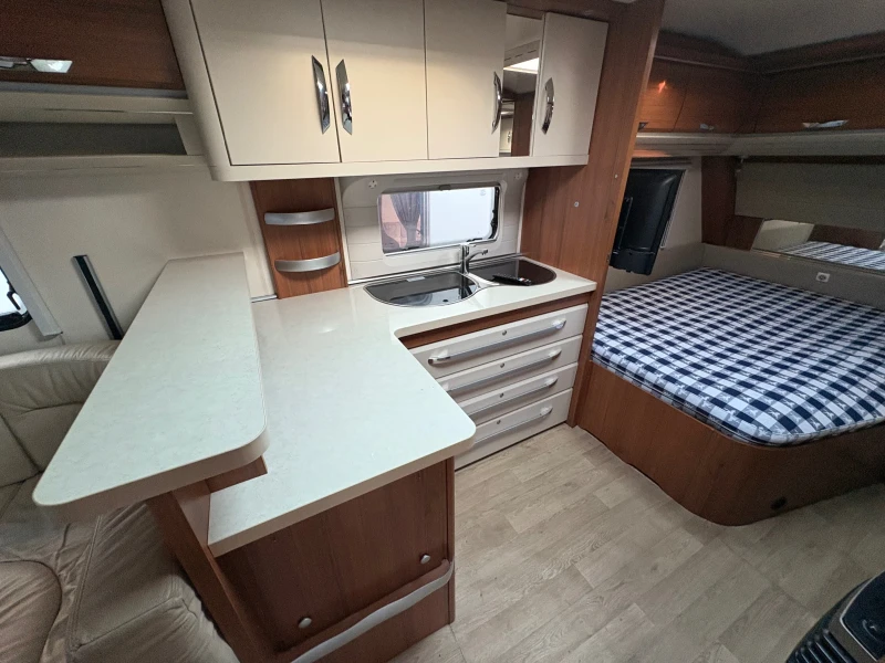 Каравана Hobby Premium 560 , снимка 6 - Каравани и кемпери - 52488059