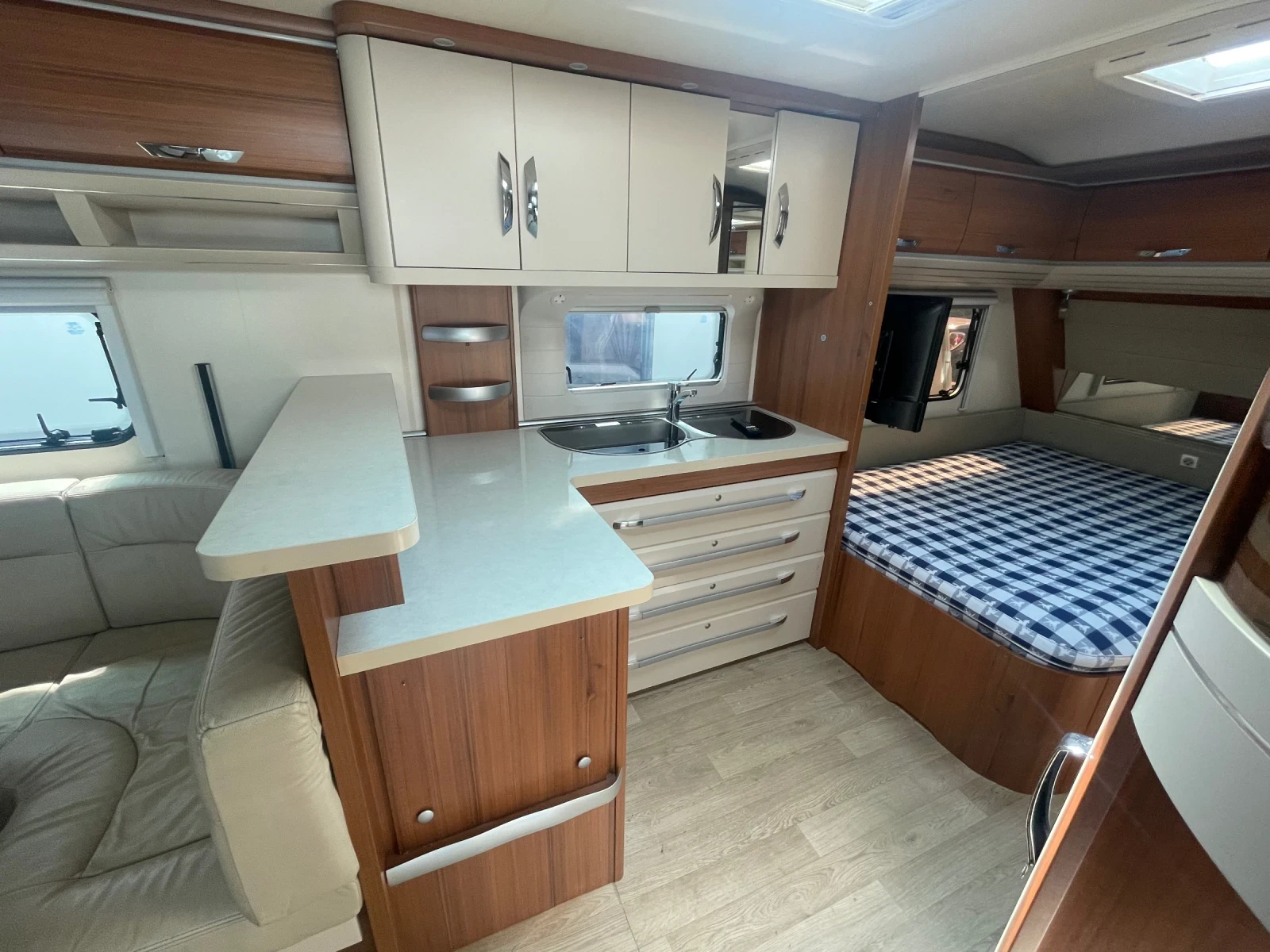  Hobby Premium 560  | Mobile.bg   12