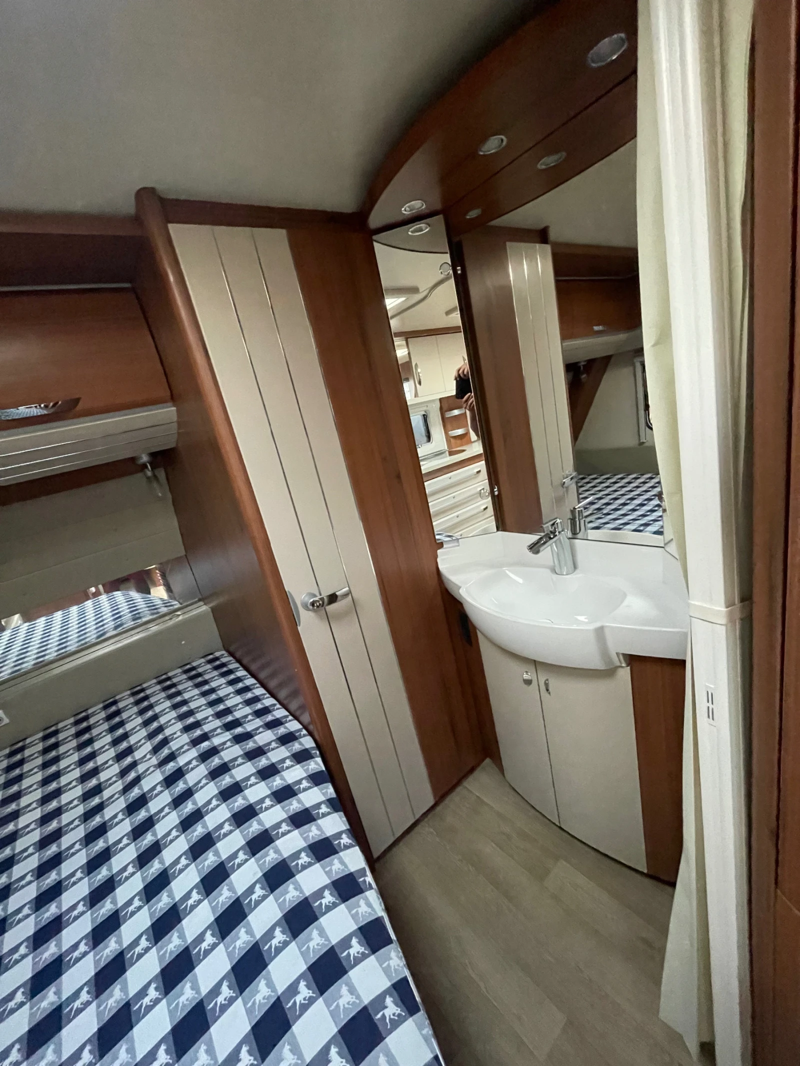  Hobby Premium 560  | Mobile.bg   16