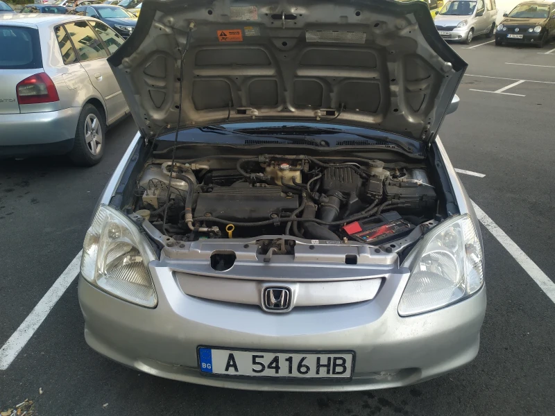 Honda Civic 1.7, снимка 6 - Автомобили и джипове - 47042423