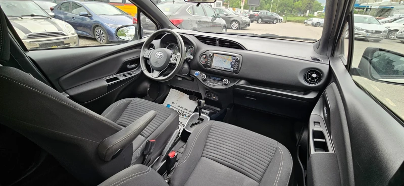 Toyota Yaris 1.5 Hybrid  Style, снимка 8 - Автомобили и джипове - 47774256