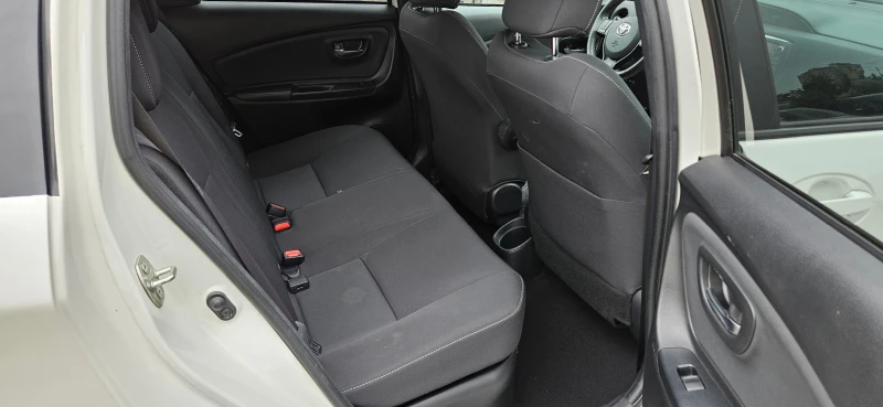 Toyota Yaris 1.5 Hybrid  Style, снимка 13 - Автомобили и джипове - 47774256