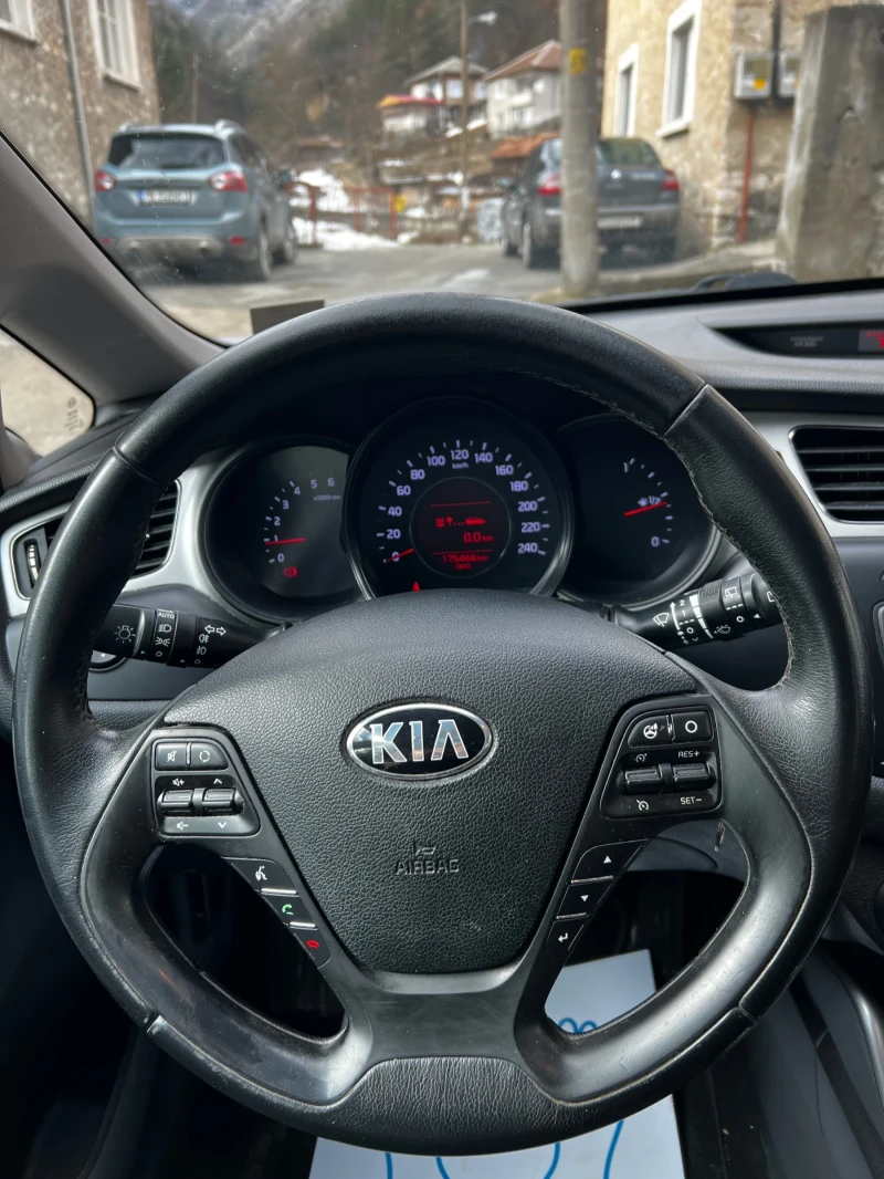 Kia Ceed, снимка 5 - Автомобили и джипове - 49588830