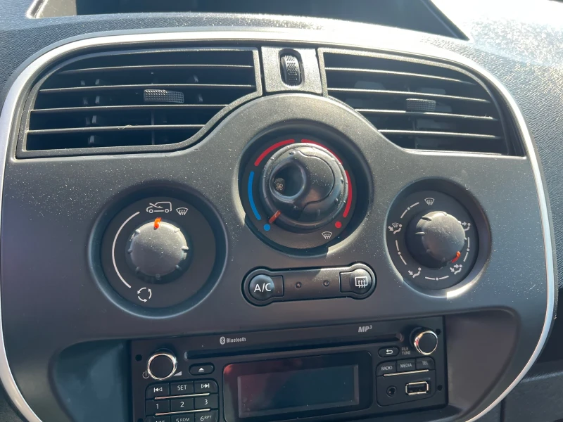 Renault Kangoo 1.5dci-Klima, снимка 9 - Автомобили и джипове - 50031152
